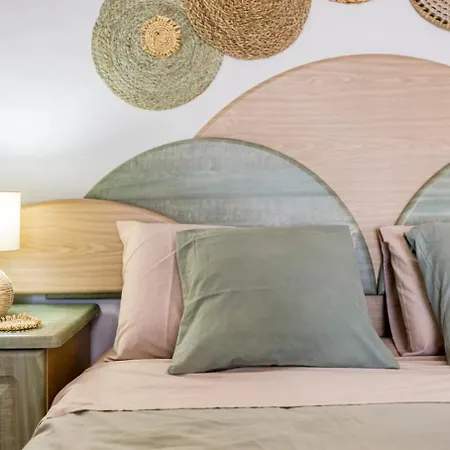 Lovely Next To The Daire