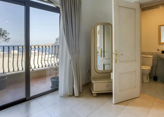 Lovely Next To The * St Paul's Bay